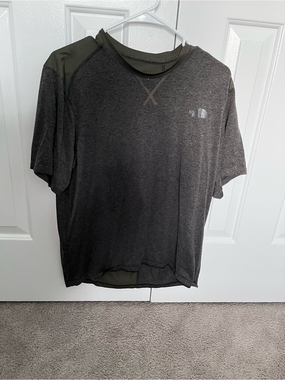 The North Face Men’s Large Green Short sleeve flash dry shirt lightweight